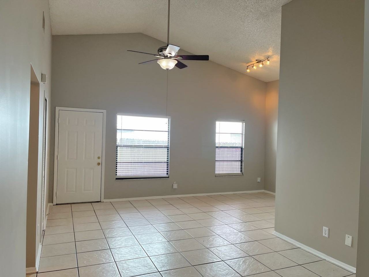 2451 E Illiana St - Photo 2 of 17