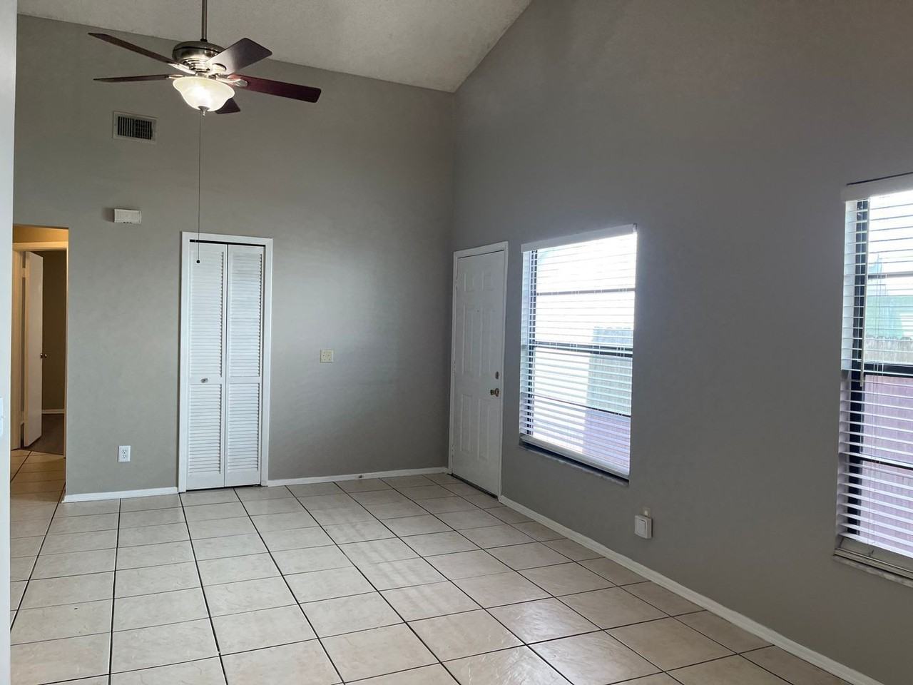 2451 E Illiana St - Photo 5 of 17