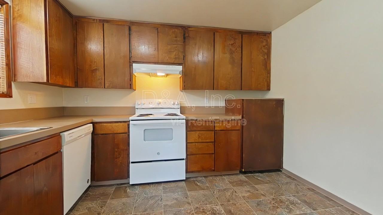 1219 Nw 27th St - Photo 3 of 13