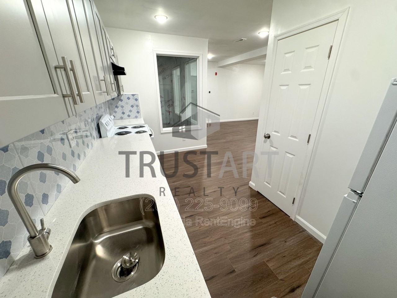 2317 N 15th St #7 - Photo 3 of 12