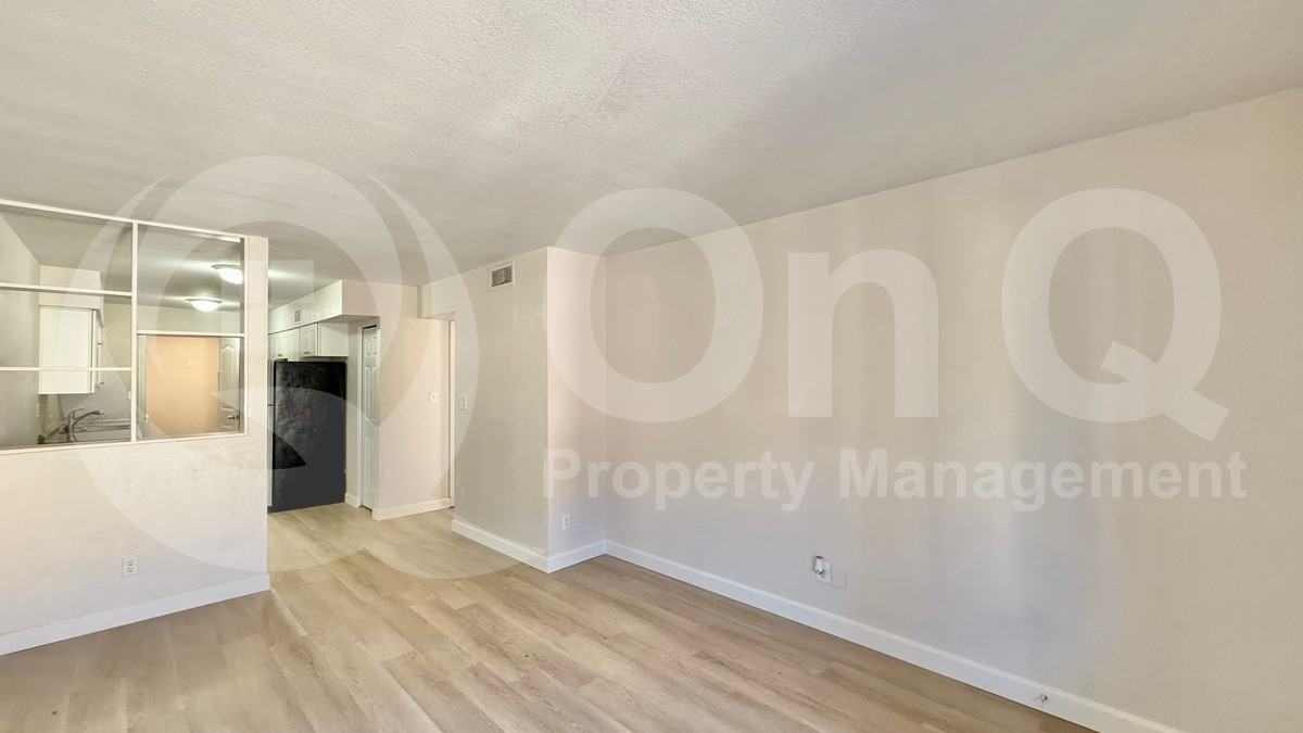 27 W Inglewood St #2 - Photo 3 of 12