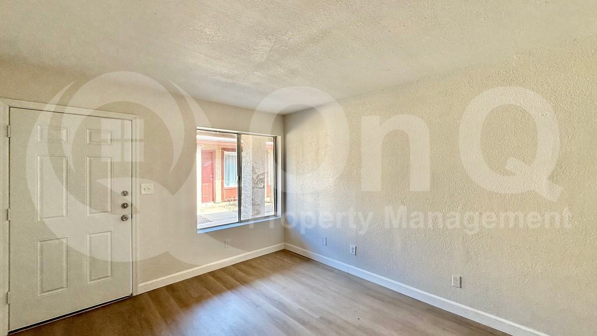 27 W Inglewood St #2 - Photo 4 of 12