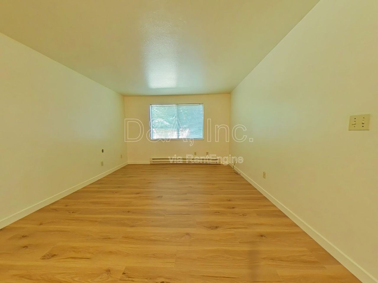 720 Nw 13th St #B - Photo 2 of 14