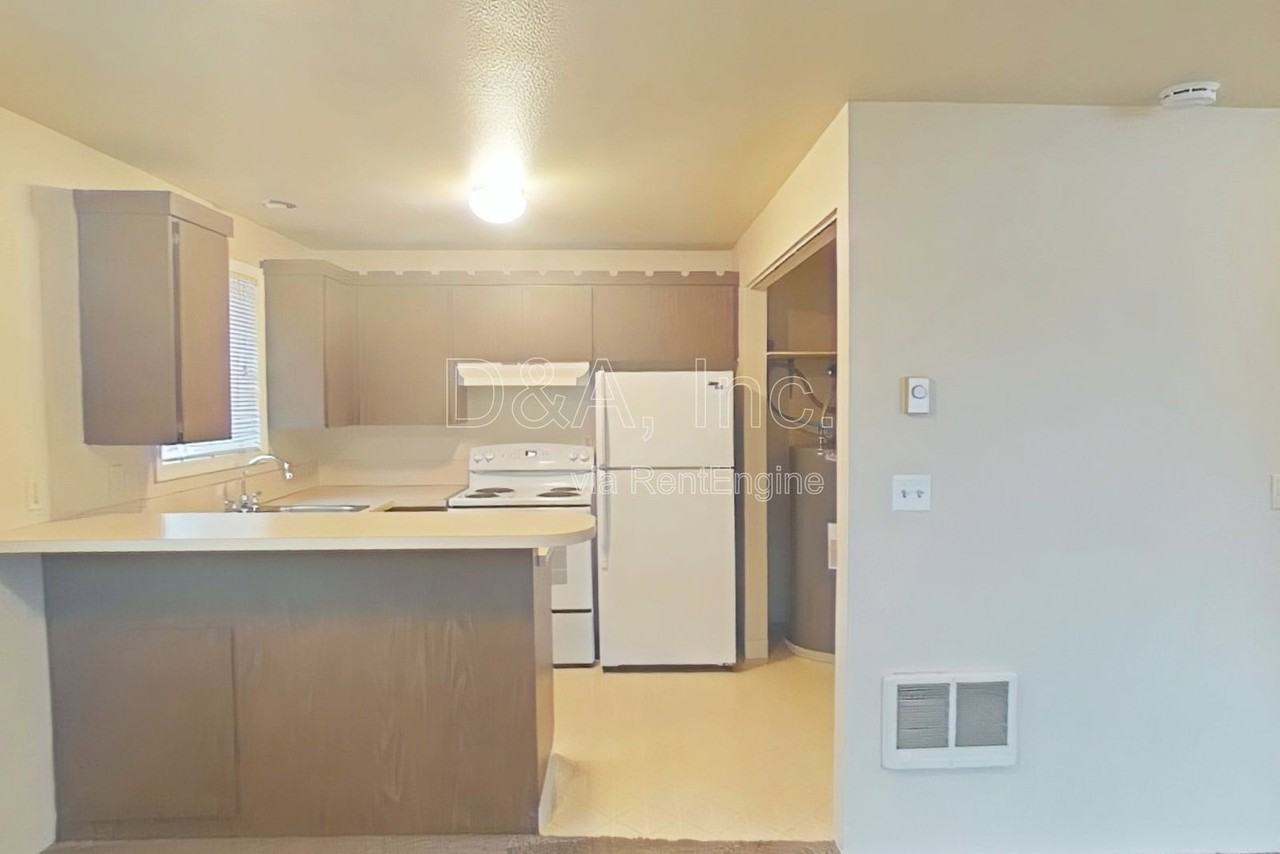 1980 Nw Kings Pl - Photo 3 of 12