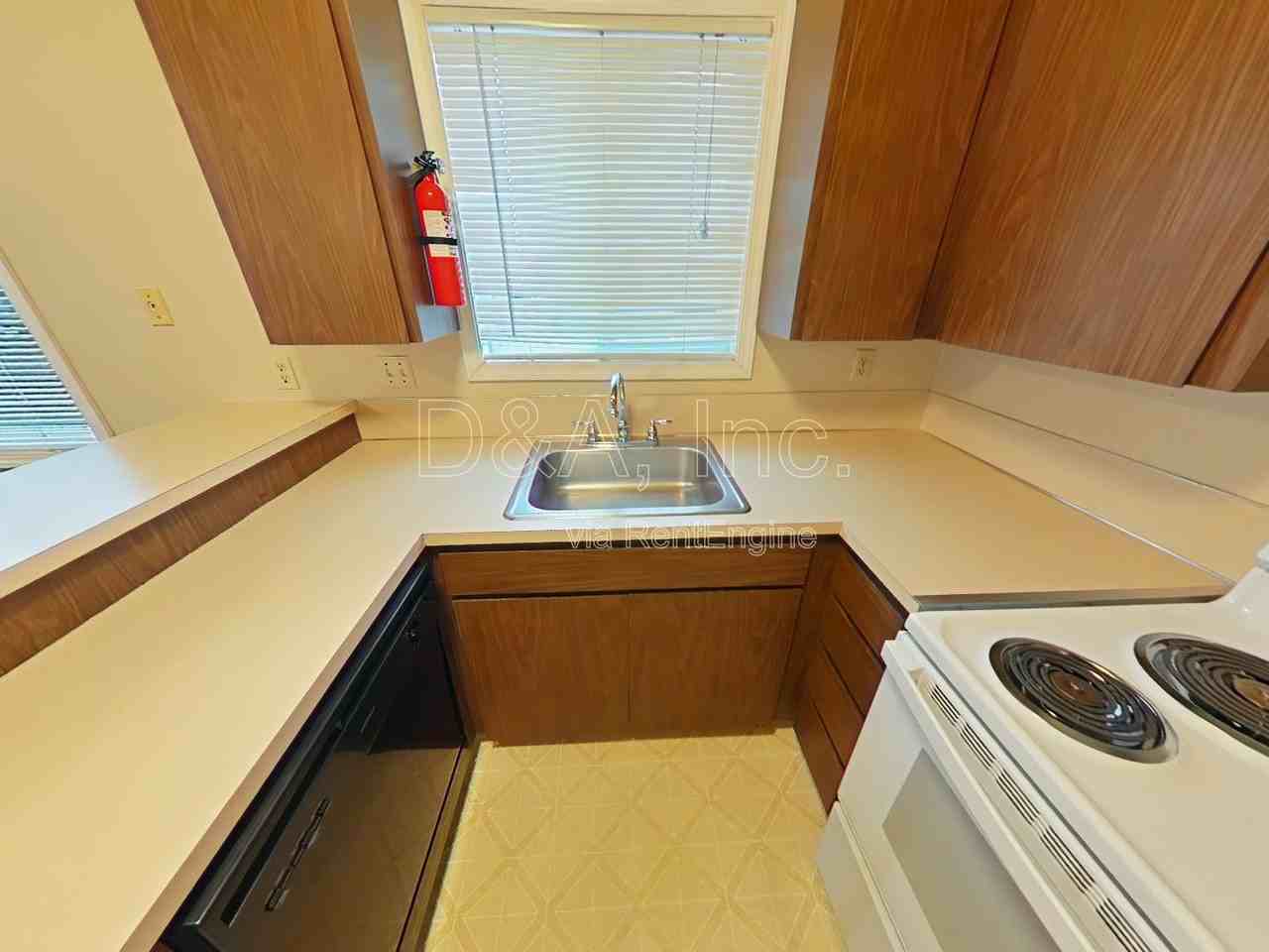 1980 Nw Kings Pl - Photo 4 of 12