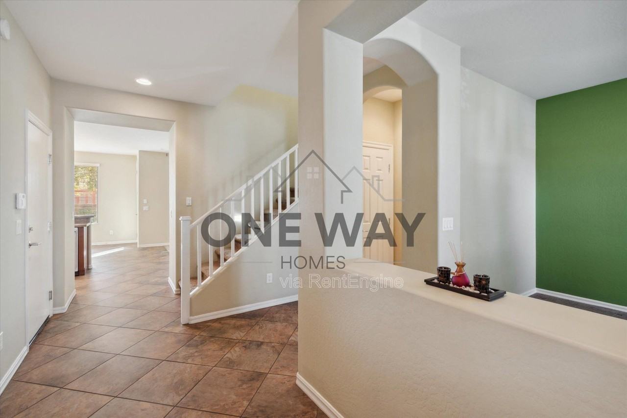 18815 E Swan Dr - Photo 2 of 27