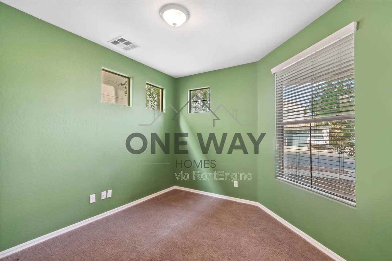 18815 E Swan Dr - Photo 4 of 27