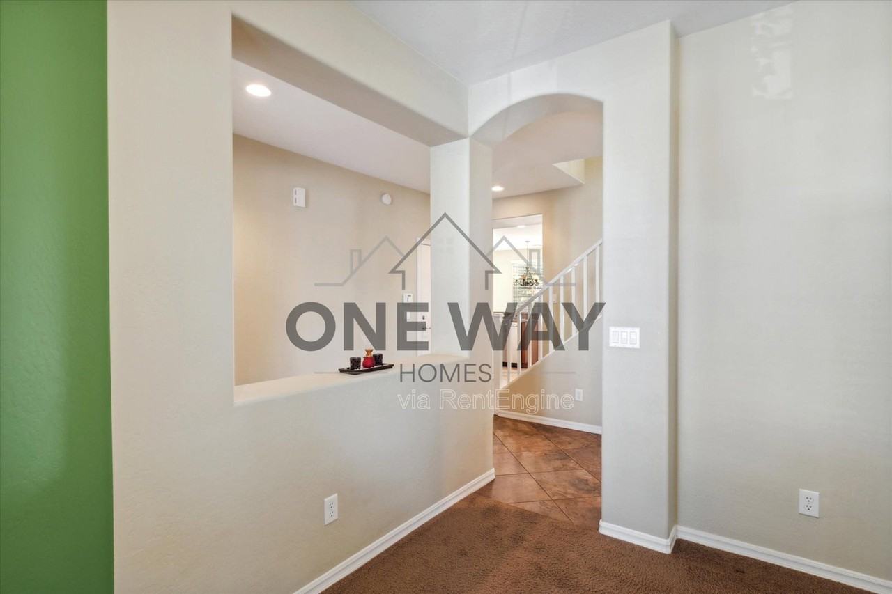 18815 E Swan Dr - Photo 5 of 27