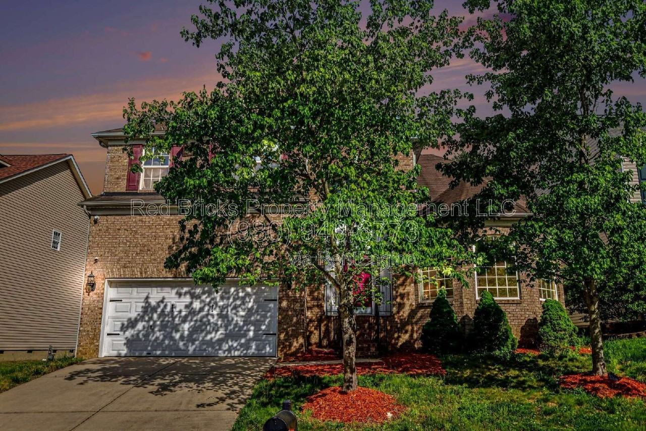 2119 Baggins Ln - Photo 5 of 36