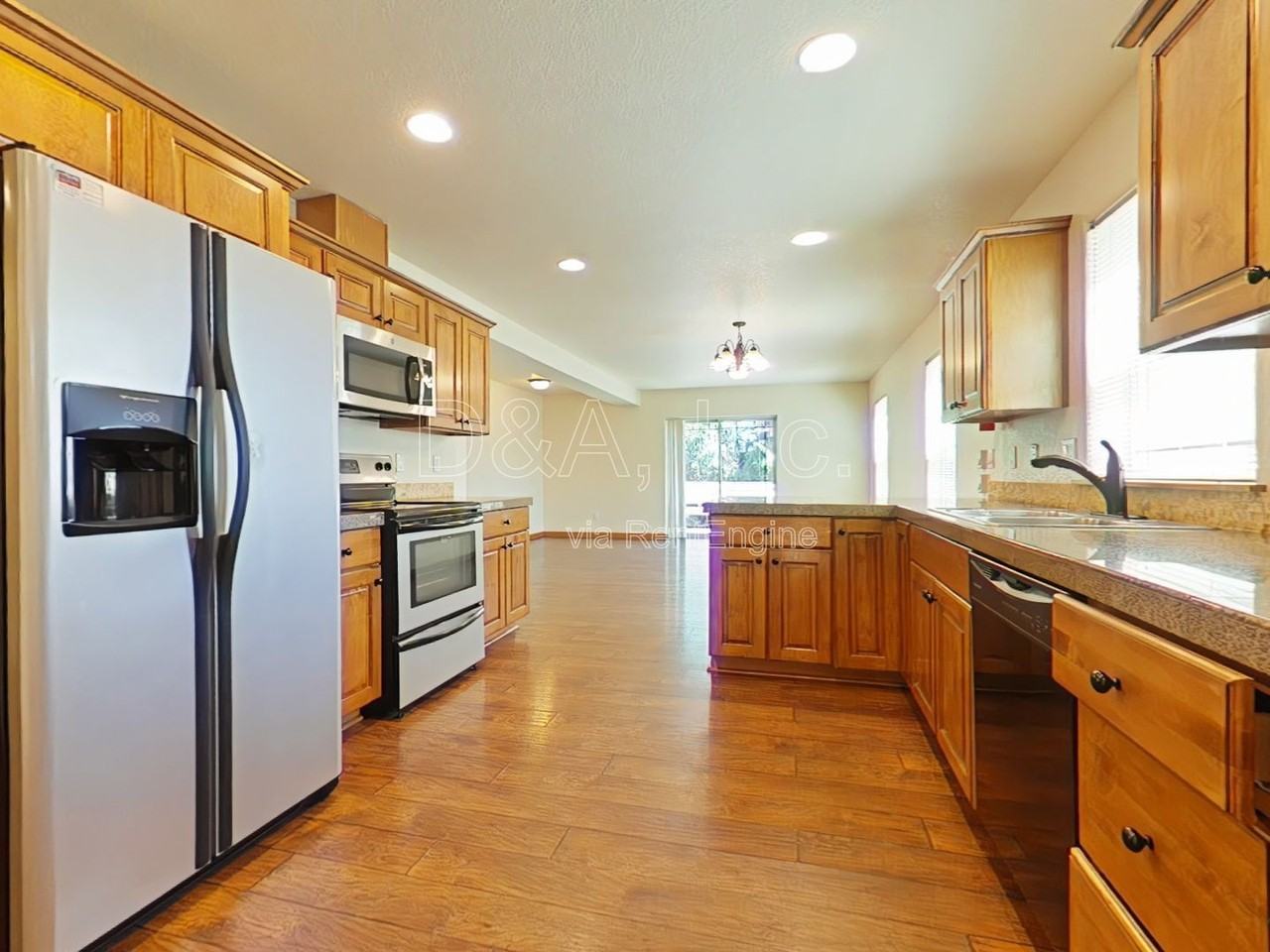 555 Nw Polk Ave - Photo 2 of 20