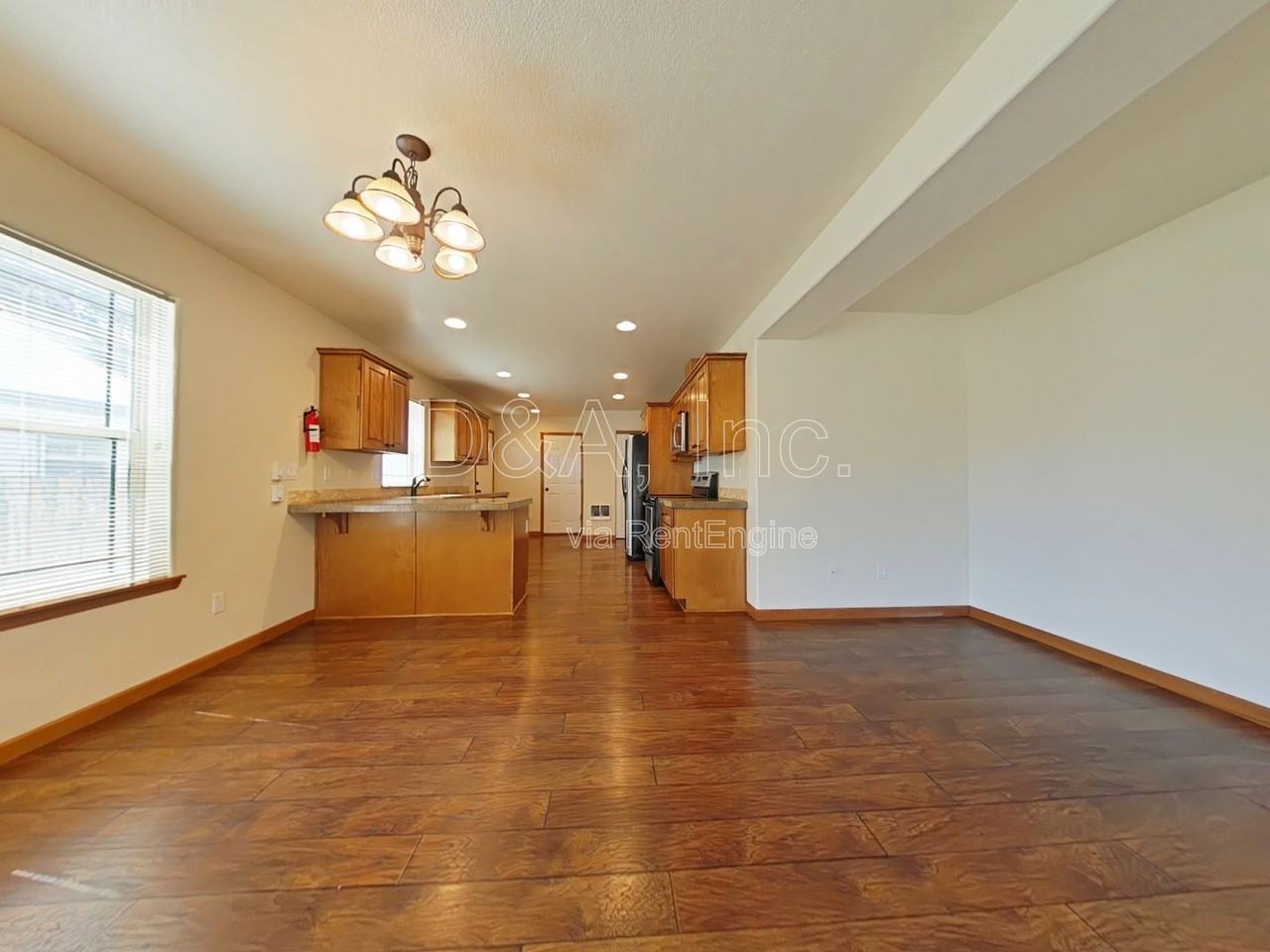 555 Nw Polk Ave - Photo 5 of 20