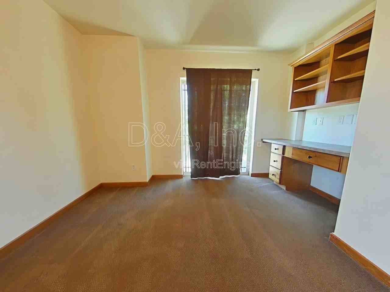 555 Nw Polk Ave - Photo 7 of 20