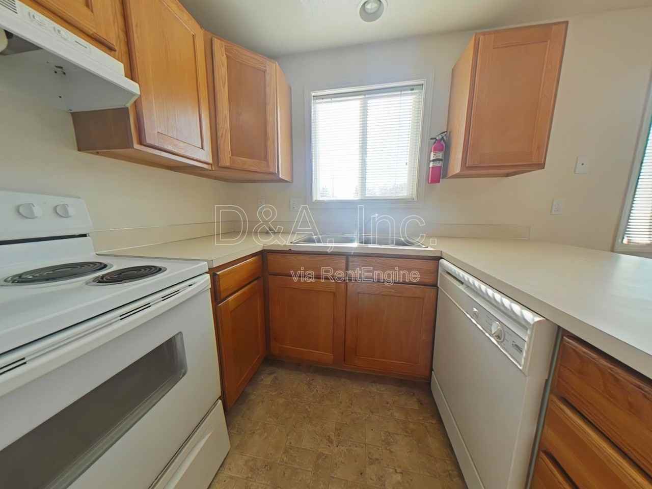 1970 Nw Kings Pl - Photo 4 of 11