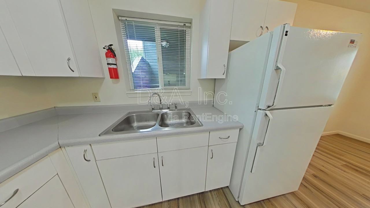 725 Sw 13th St #2 - Photo 5 of 8