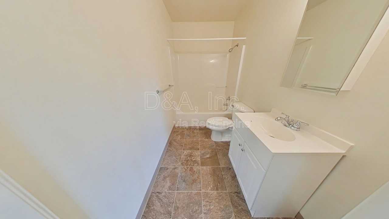 725 Sw 13th St #2 - Photo 7 of 8