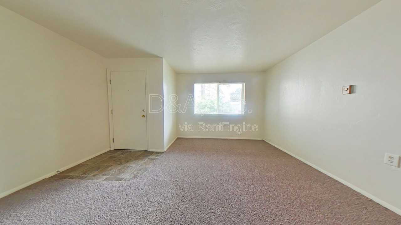 960 Nw Cleveland Ave #3 - Photo 2 of 8