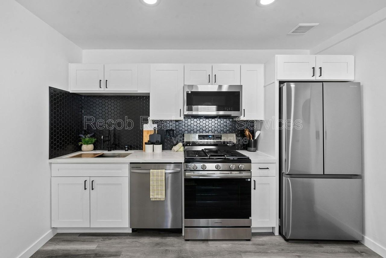 5116 69th St #5114 - Photo 2 of 20