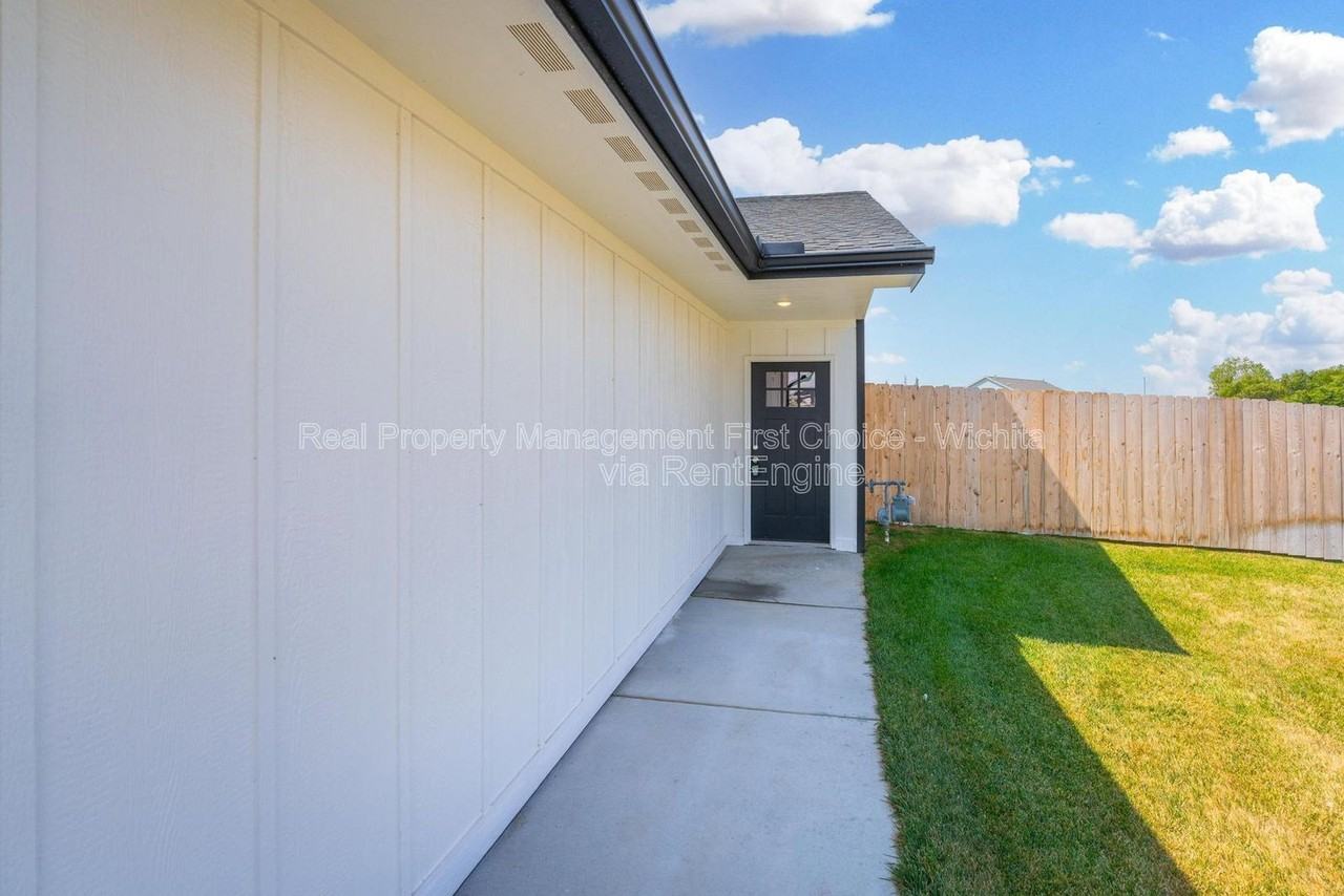 3426 W Angel St - Photo 2 of 25