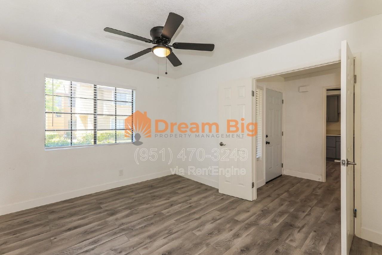 2844 Oak Creek Dr - Photo 7 of 33