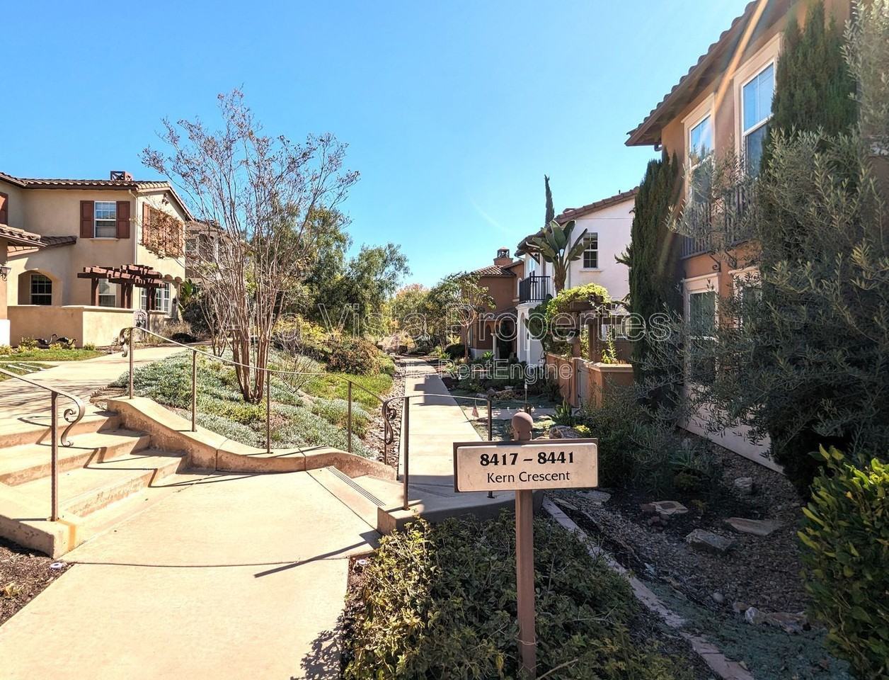 8421 Kern Cres - Photo 3 of 37