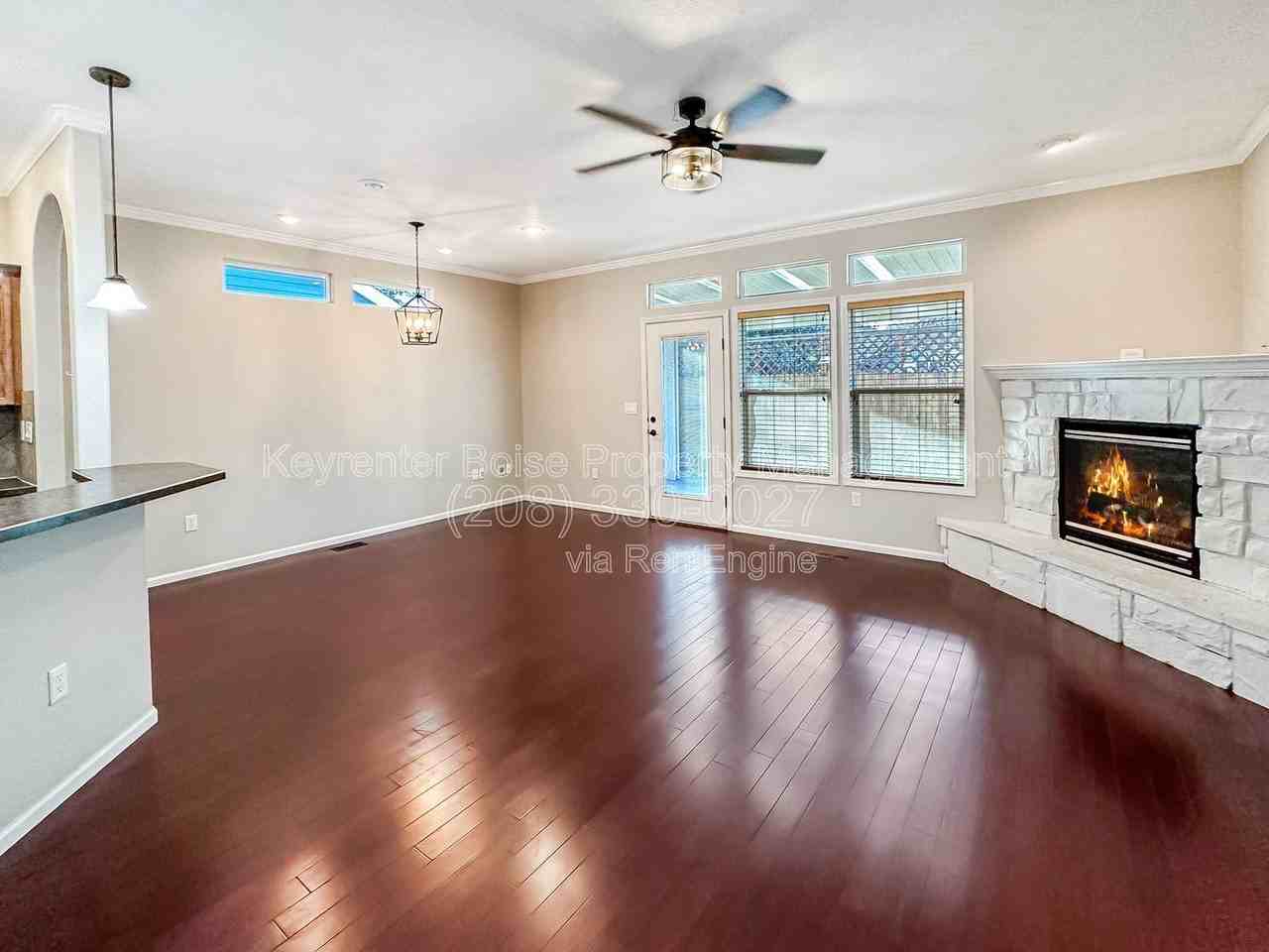 9259 W Olivia St - Photo 3 of 24