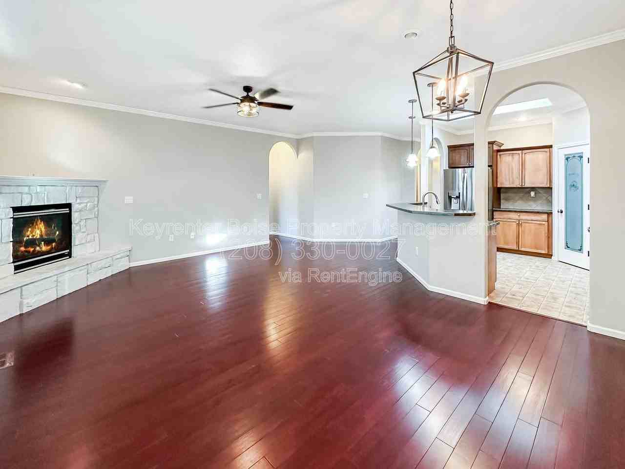 9259 W Olivia St - Photo 4 of 24