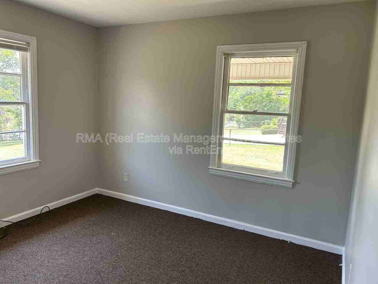 413 Springview Dr - Photo 2 of 4