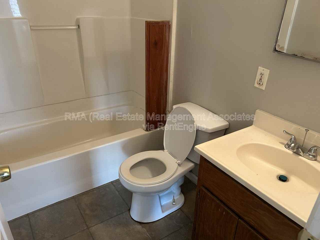 413 Springview Dr - Photo 3 of 4