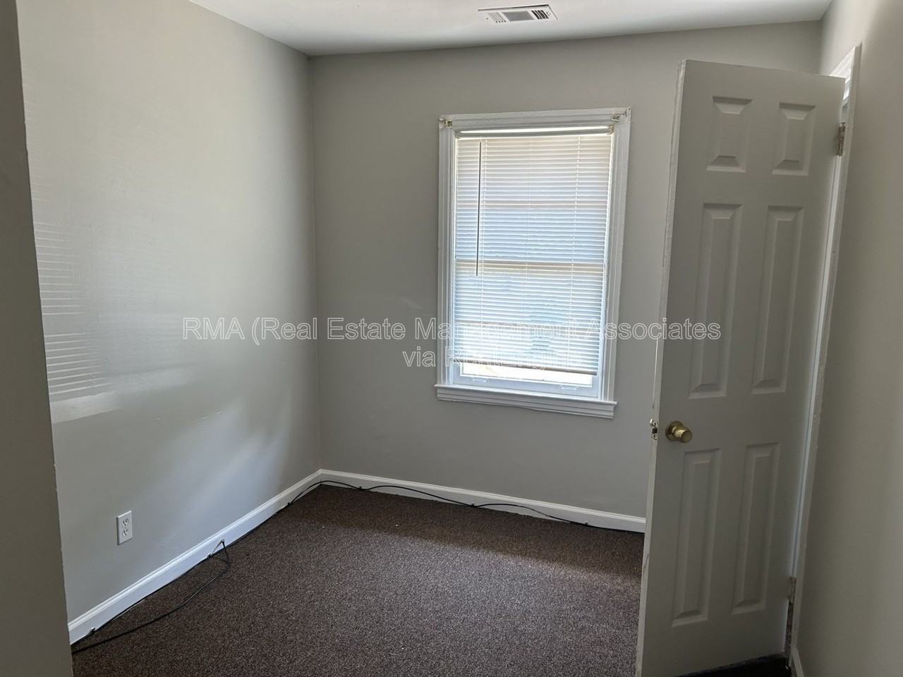 413 Springview Dr - Photo 4 of 4