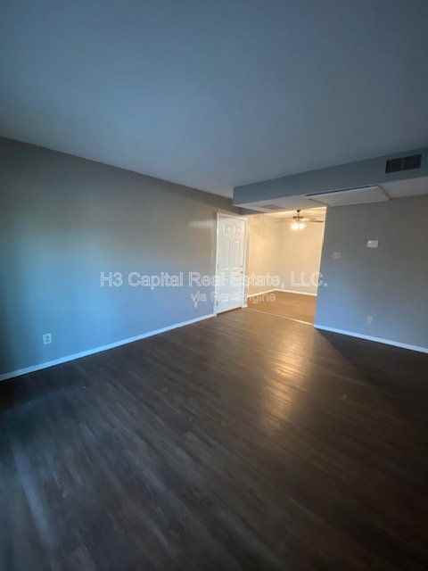 400 George St #B - Photo 3 of 11