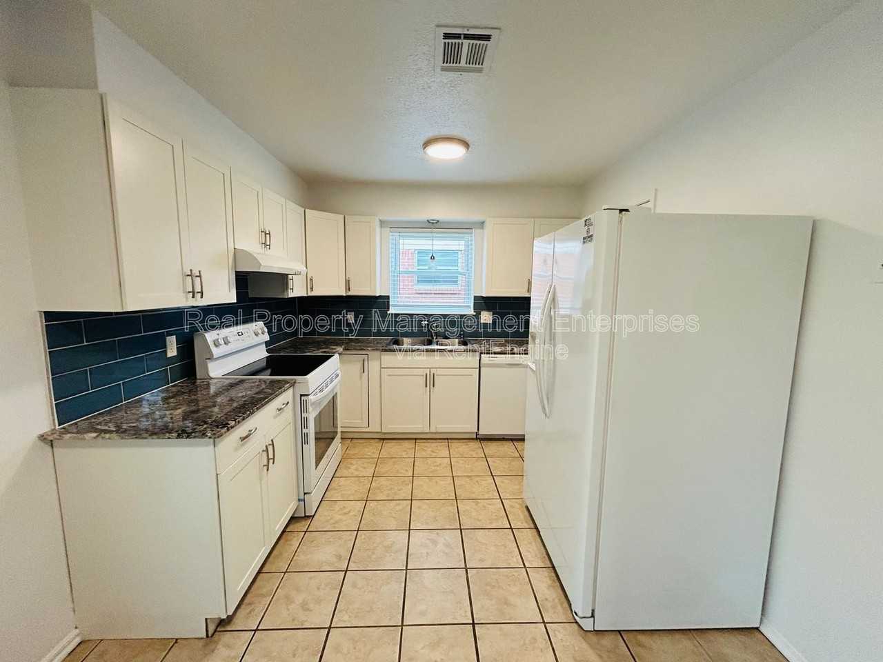 633 Lotus Ave - Photo 7 of 21