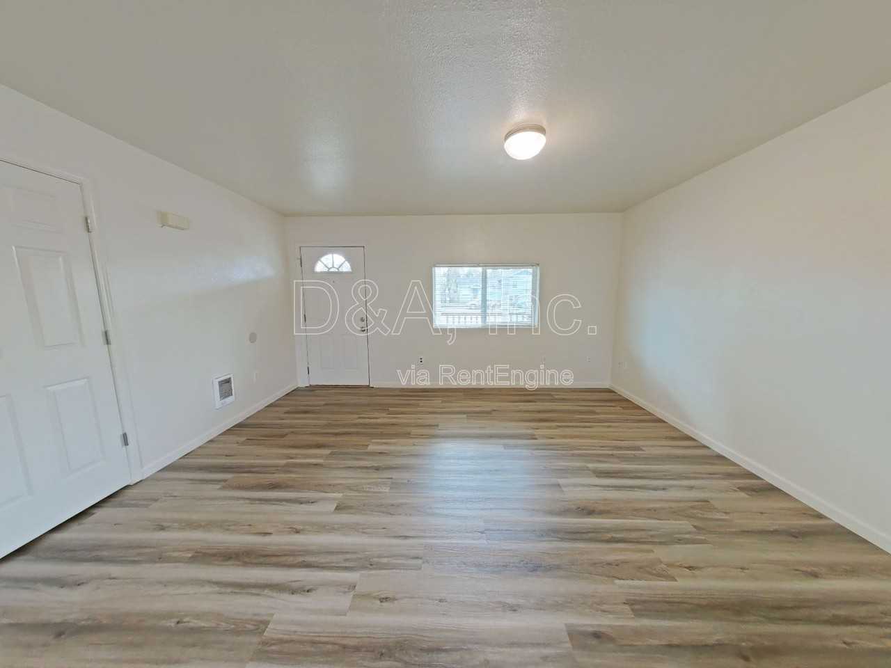 415 Se Mayberry Ave - Photo 3 of 19