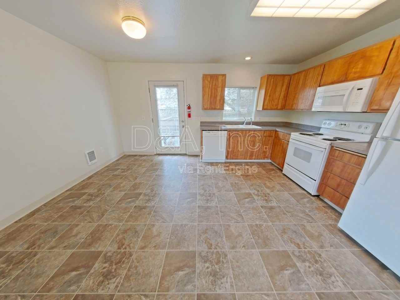 415 Se Mayberry Ave - Photo 5 of 19