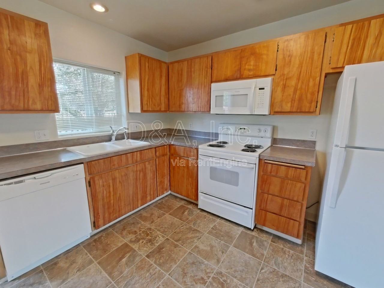 415 Se Mayberry Ave - Photo 6 of 19