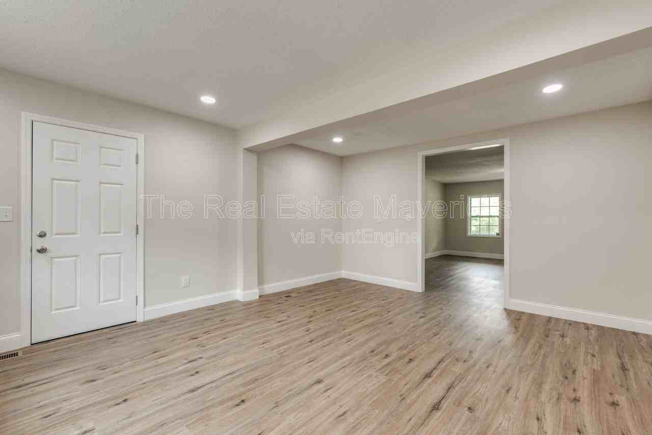 1104 Indian Ave - Photo 6 of 13