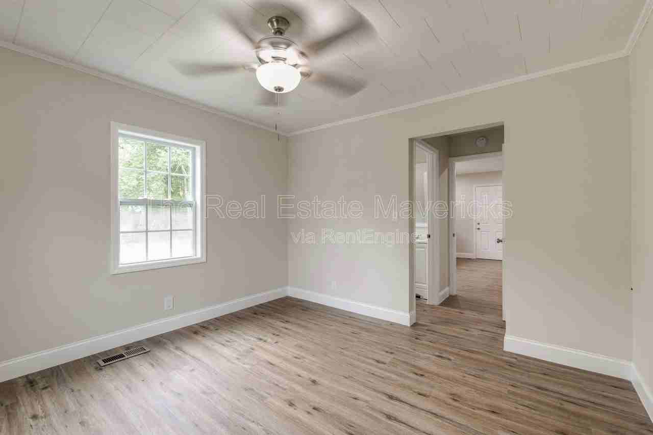 1104 Indian Ave - Photo 7 of 13