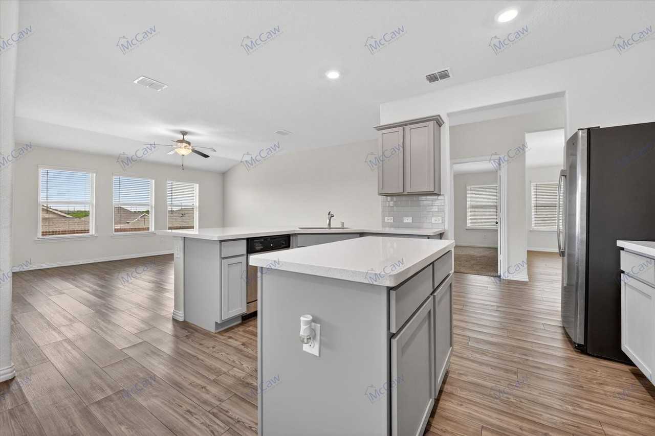 6128 Fall Creek Ln - Photo 6 of 26