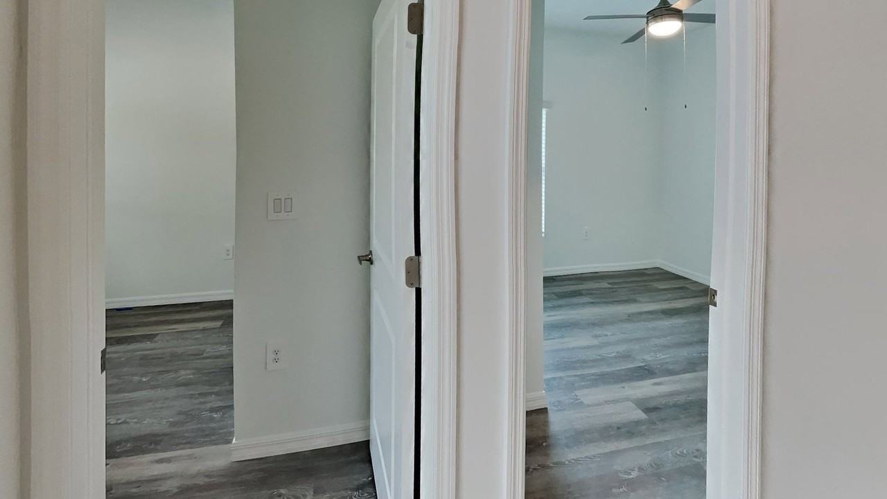 4028 Sw 7th Pl - Photo 4 of 50