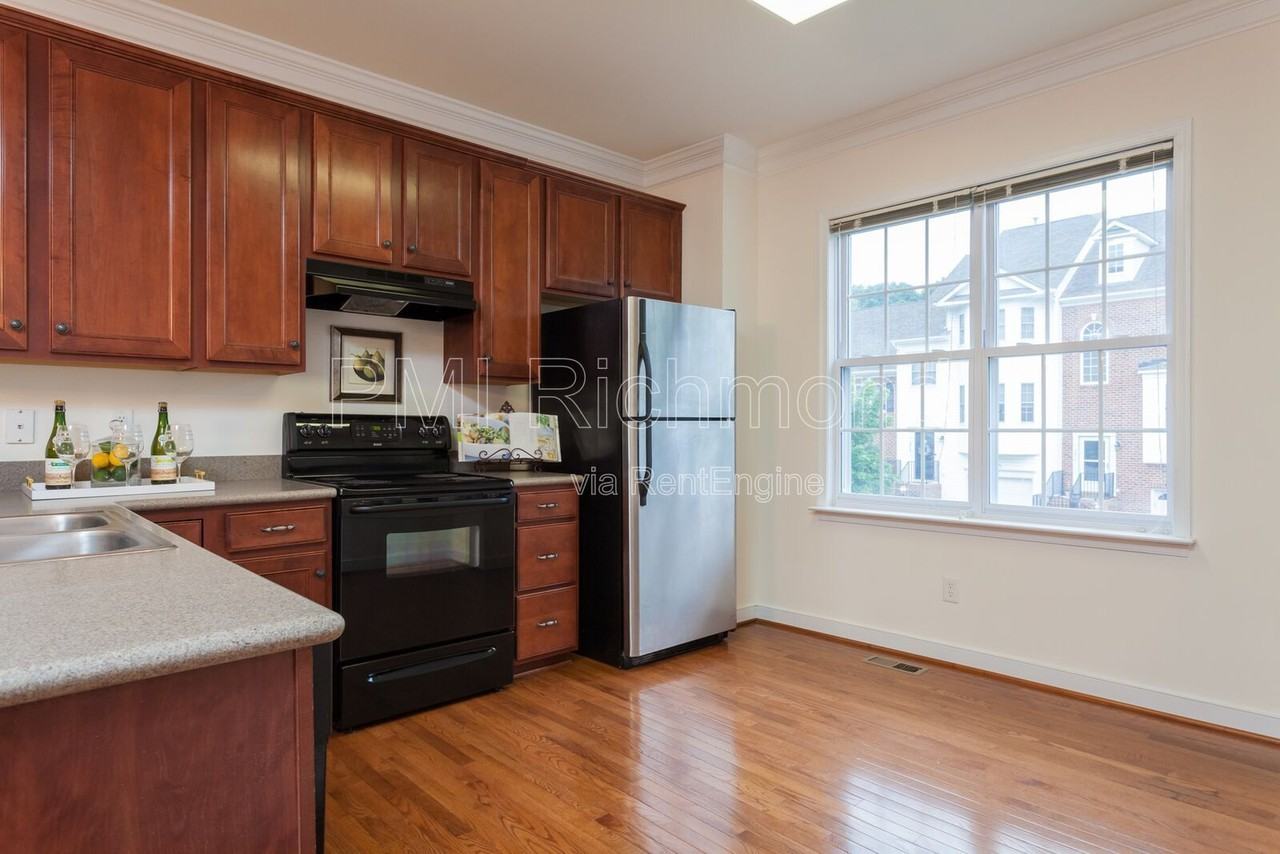 6909 Stratford Townes Way - Photo 3 of 18