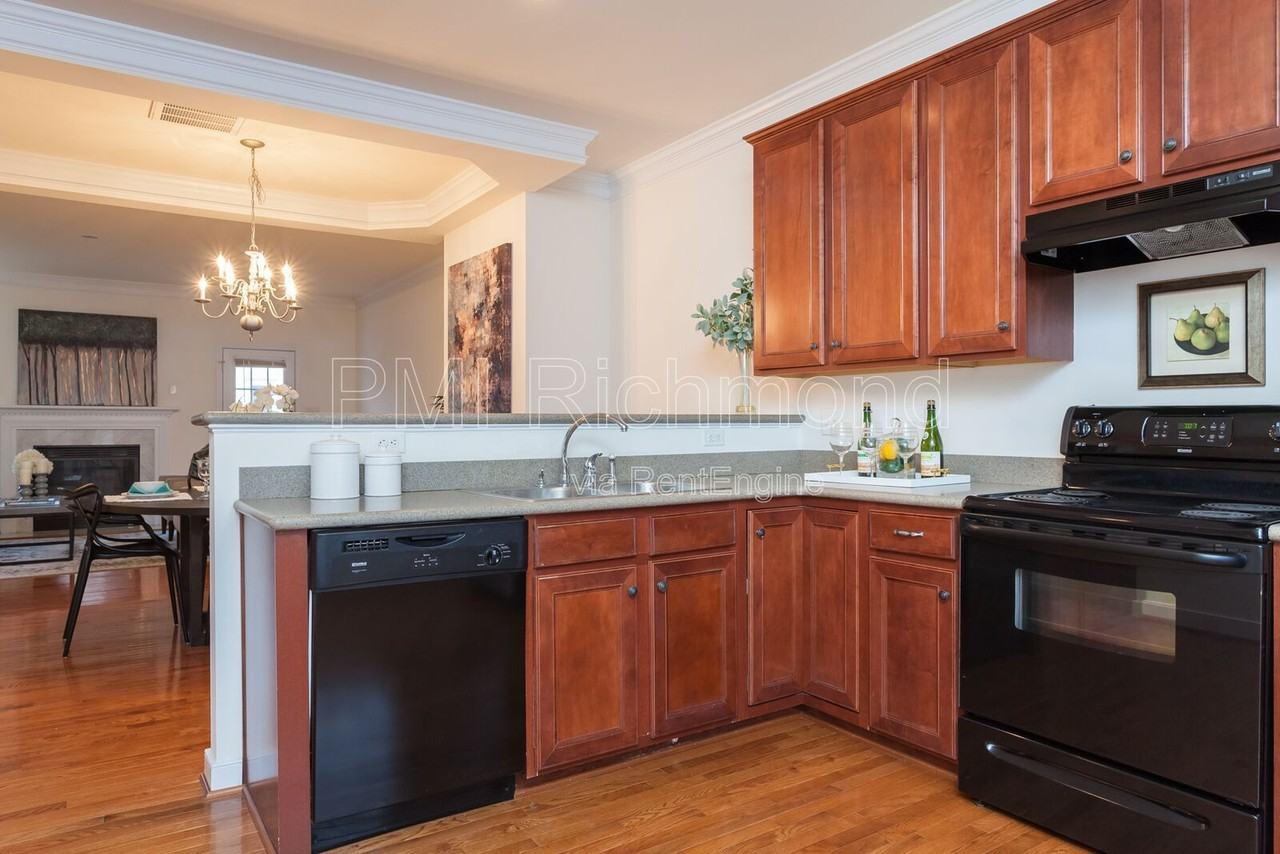 6909 Stratford Townes Way - Photo 4 of 18