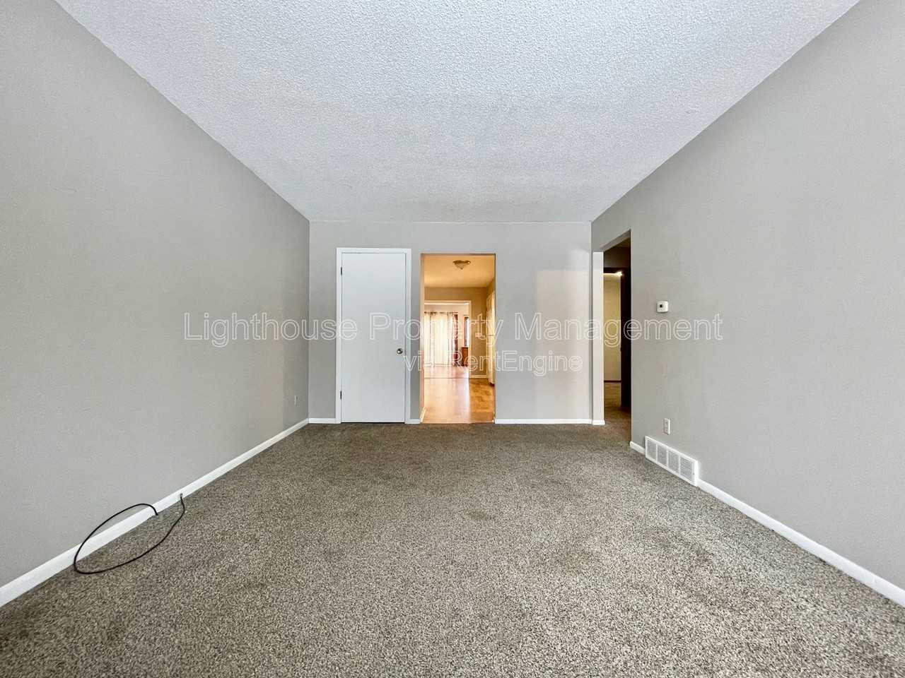 1054 Royal Oak St Sw - Photo 3 of 14