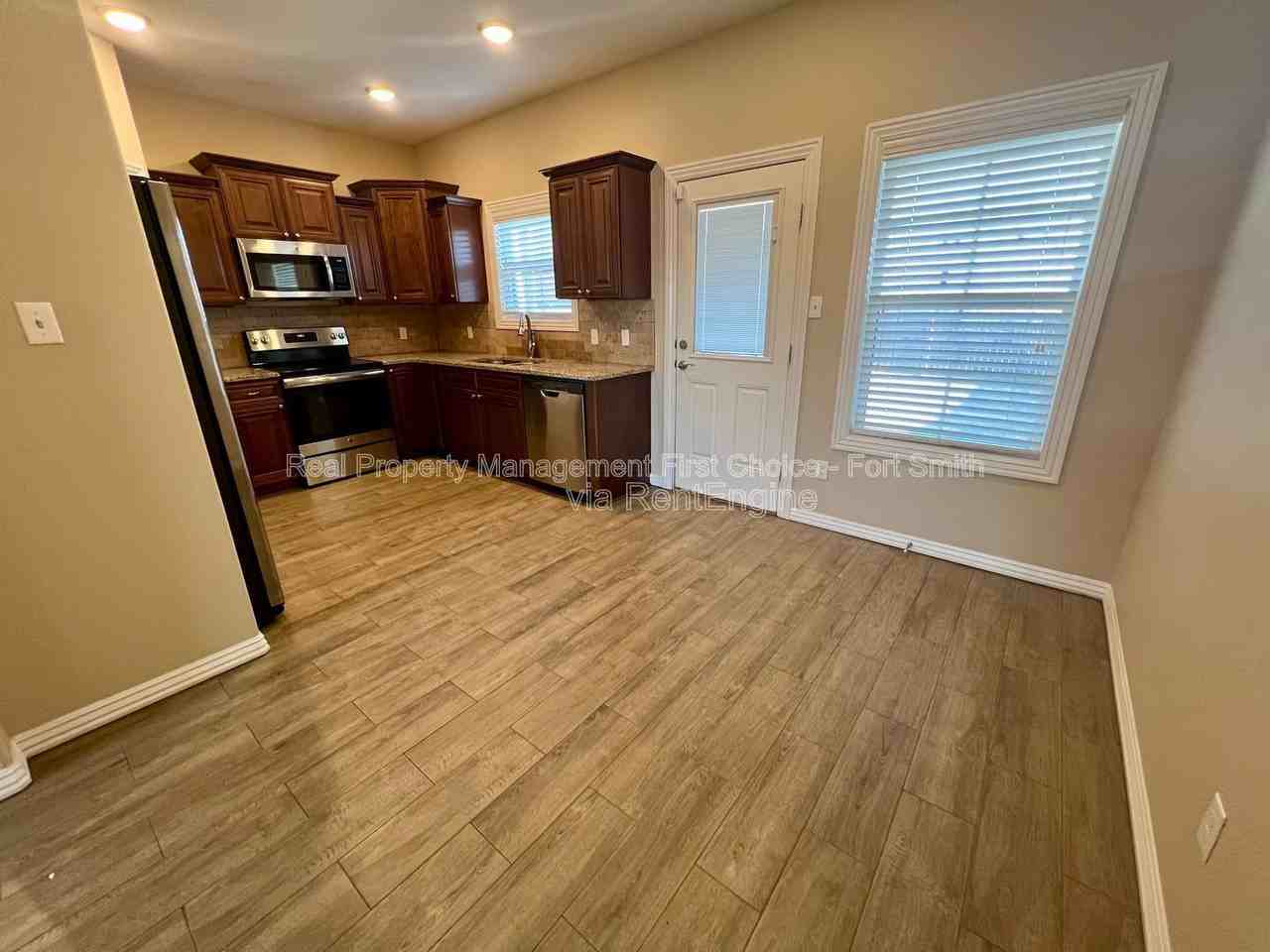 9921 Landry Dr - Photo 4 of 21