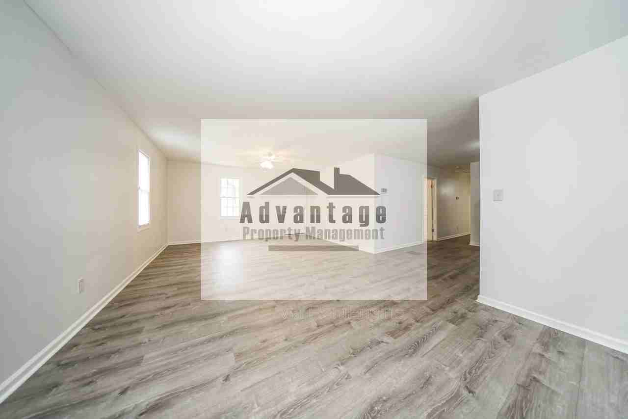 1345 D F Fuller Dr - Photo 4 of 17