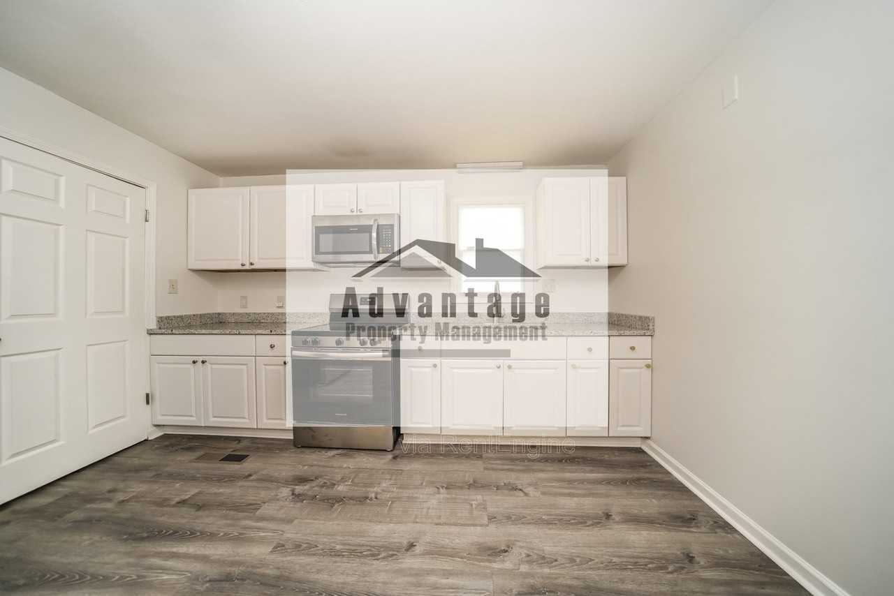 1345 D F Fuller Dr - Photo 5 of 17