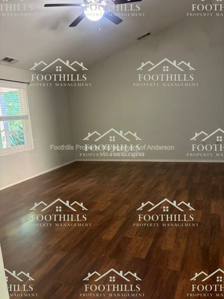 303 Green Forest Dr - Photo 4 of 18