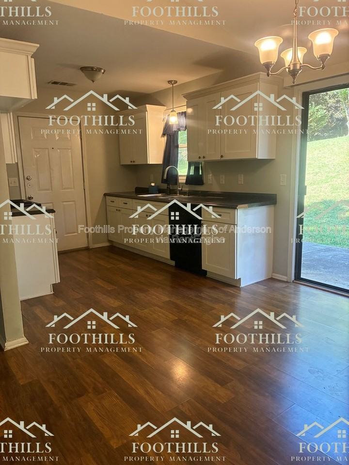 303 Green Forest Dr - Photo 5 of 18