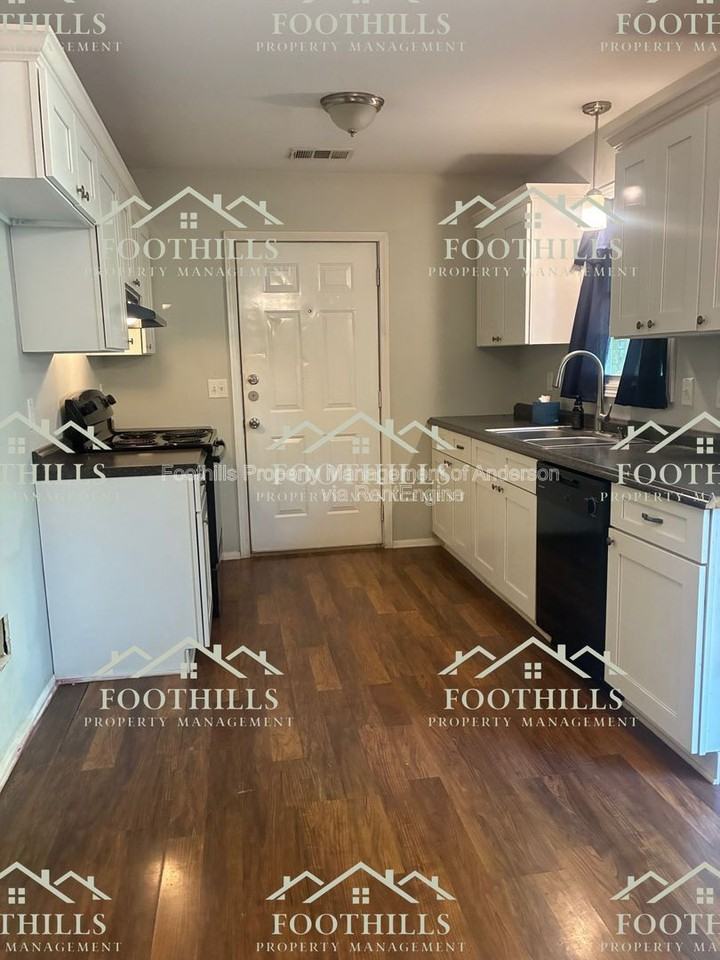 303 Green Forest Dr - Photo 7 of 18