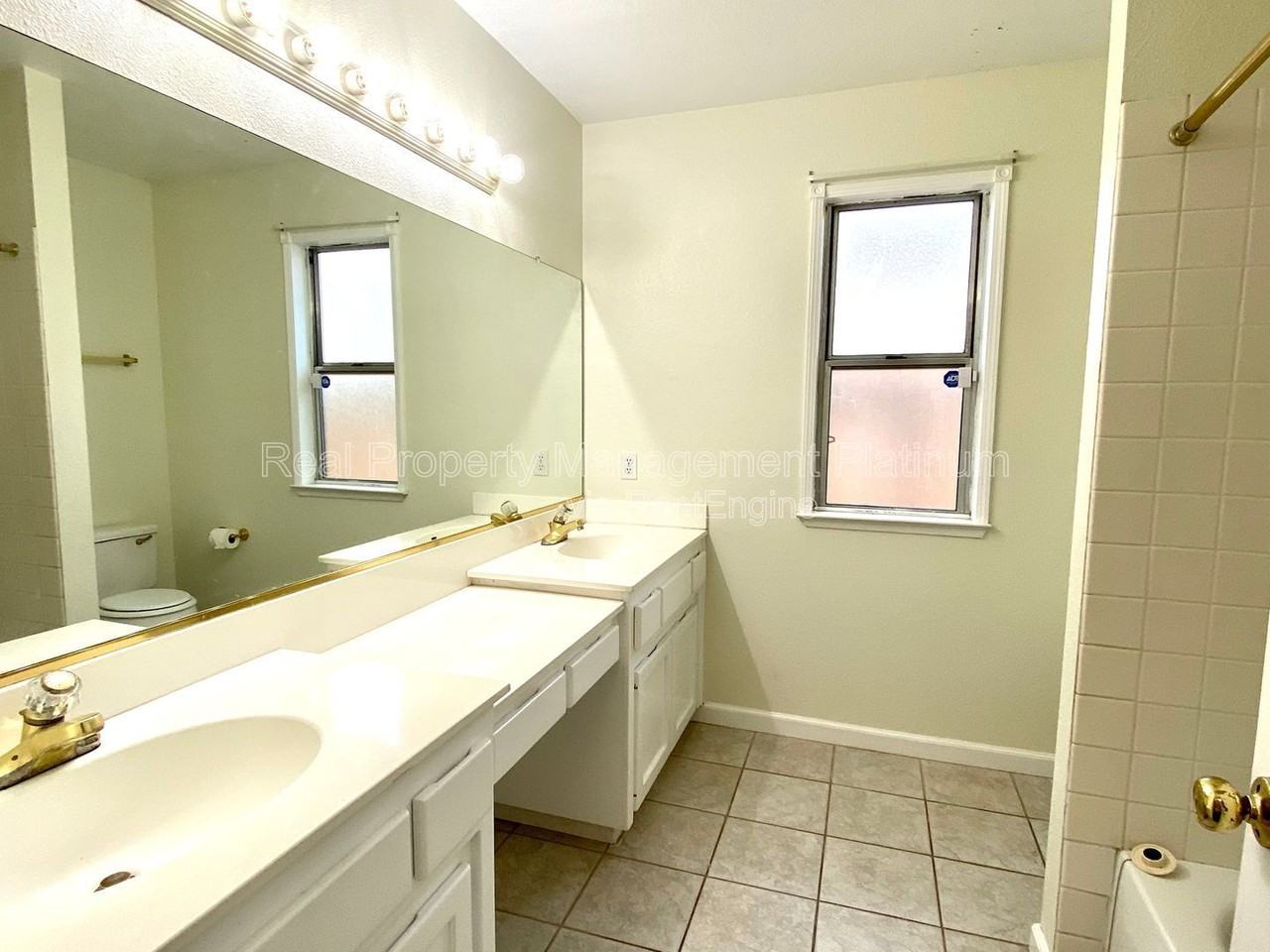 5811 W Sample Ave - Photo 7 of 23