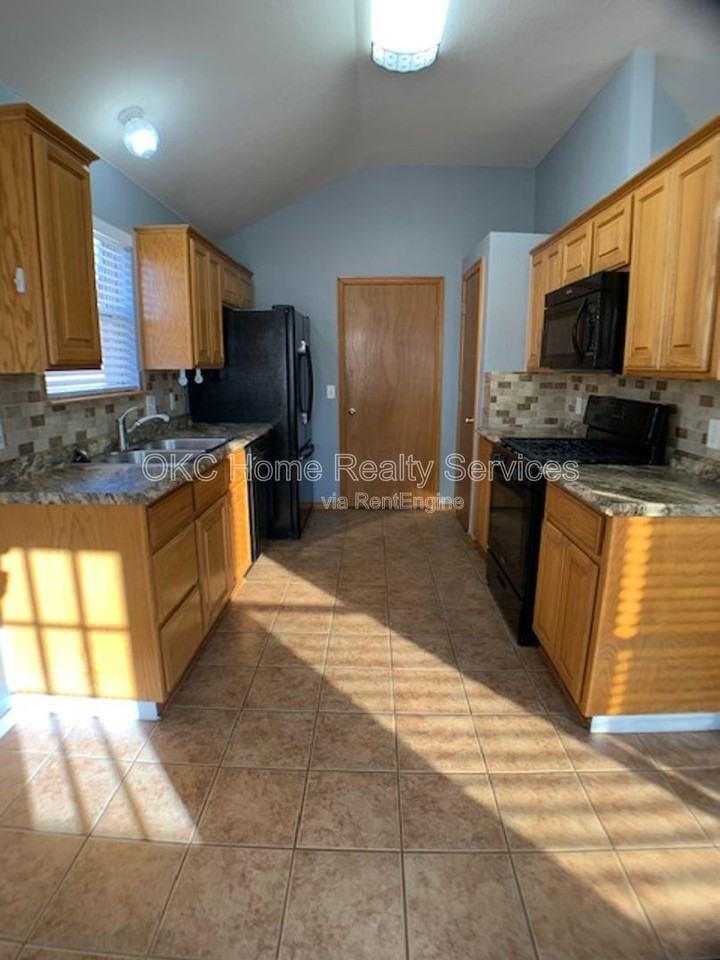 16313 Everglade Ln - Photo 7 of 22