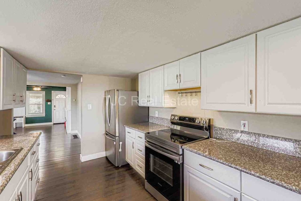 1253 Uinta St - Photo 2 of 11